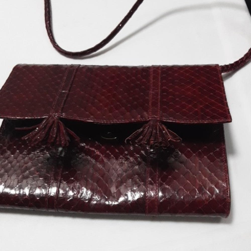 Elegant Burgundy Leather Clutch